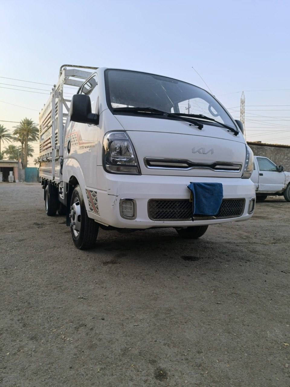 السلام عليكم
كيا فحل موديل 2022
رقم بغداد باسمي السيارة مكفولة
السيارة على أيدي من سنة 2022 لحد الان 
محور ويل خلفي
مغلف البدي كامل 
محجر مال صويرة عالي مثل ما موضح بالصور
المكان بغداد 
السعر 175
وبيهة مجال حك الجية
للتواصل ع واتساب 
***********
***********
