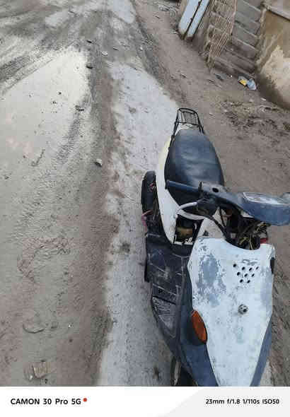 سلام عليكم دراجه تسعه مابيه شي دراجه كامله رايدلها باتري تشتغل سلف 
دراجه حلوها عنوان ابوخصيب فلكه الباني السعر ٢٠٠ ألف وبيه مجال الرقم***********
