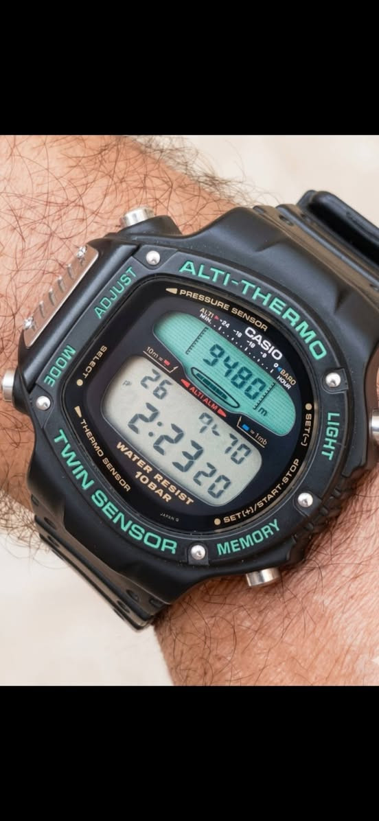 تحية طيبة .
#Cacio_ALT6000
#Alti_Thermo
#Twin_Sensor
#كاسيو
إنتاج ياباني Japan  قديم 1991 فينتج .
رقم الموديل ALT 6000 .
نوادر الساعات الكاسيو ذات المستشعر الثنائي
حيث تحتوي مستشعرين مدمجين الأول لقياس الارتفاع والضغط الجوي 
(Altimeter_Barometer) والثاني لقياس درجة الحرارة 
(Thermometer) وشاشة LCD مزدوجة الجزء السفلي مخصص لعرض الوقت والتاريخ الرقمي بينما الجزء العلوي عبارة عن شاشة مصفوفة نقطية (Dot Matrix)
ذات خلفية خضراء مخصصة لعرض الرسوم البيانية لتغيرات 
الارتفاع والضغط
ومقاومة للماء حتى عمق 100 متر 10 BAR مع وظائف اضافية  مثل تخزين مايصل 50 نقطة بيانات للأرتفاع والحرارة بالإضافة إلى ساعة ايقاف 
و (Chronograph) ومنبة وقت يومي مع اضاءة ميكروية للخلفية
لقراءة الوقت في الظلام .
القطر 48 ملم 
النظافة تامة 99/100 .
خدمة توصيل متوفرة لكل مكان .
التواصل خاص لطفا  .


**إذا كنت صاحب هذا الإعلان وتريد حذفه لأي سبب، رجاءا أرسل رسالة إلى الدعم الفني**