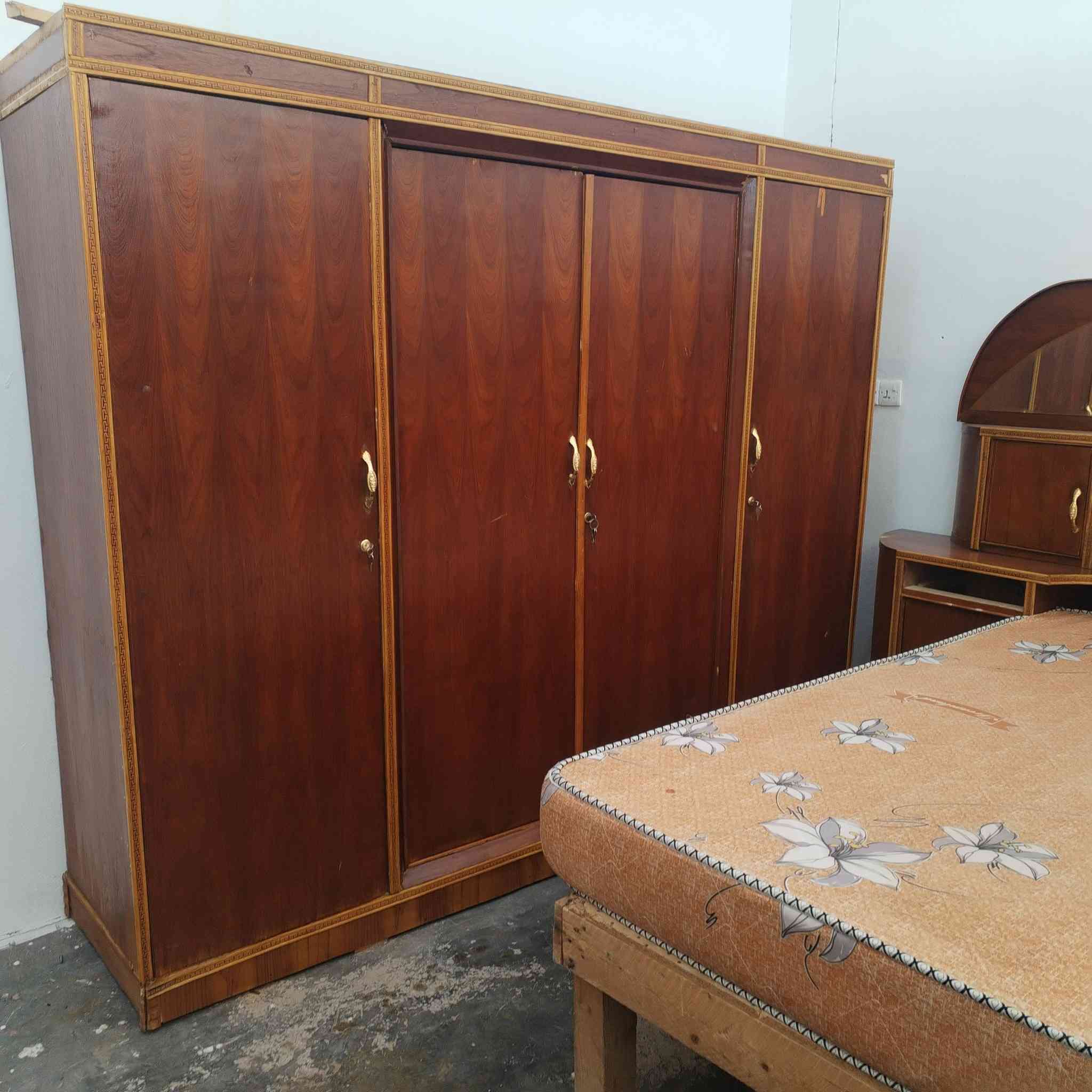 سلام عليكم عندي غرفه نوم مستعمله للبيع صاج عراقي *********** توجد خدمة توصيل
