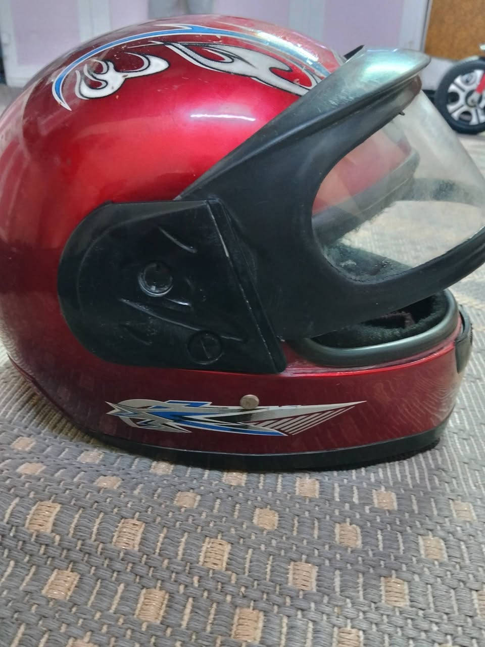 خوذه مستعمل سعره 15تواصل ويانه رقم ***********
