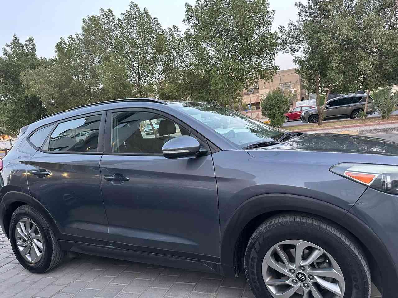 السلام عليكم للبيع فقط سيارة نوع
هونداي توسان 2018وارد كندي المواصفات اللون فيراني داخل اسود السيارة فول عده البصمة
تحكم ستيرن 
كشنات جلد و كهرباء
بانوراما طكتين 
شاشة جبيرة كامرة خلفية
حساسات خلفية
ماشية 139 اللف كشنات تدفئة رادار ستيرن تدفئة حادث السيارة الباب خلف الراكب 
رقم سليمانية باسمي هزة جديدة و رقم جديد
بغداد شارع فلسطين ***********السعر15000 $بي مجال بسيط
