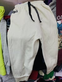 بجايم من عمر سنة الى ٧ سنوات يوجد كميات كبيرة الي يدور شي يسترزق منه س...