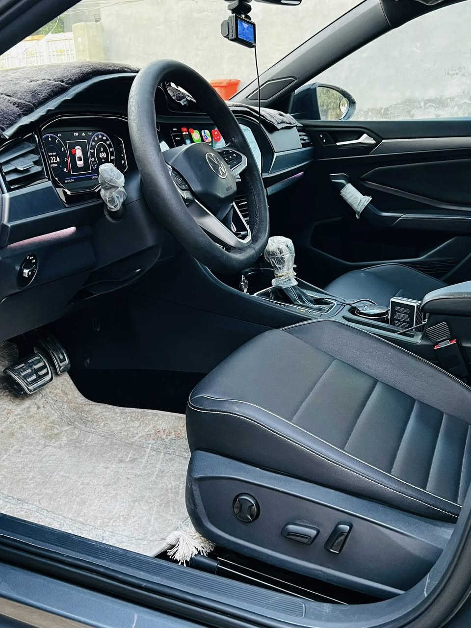 جيتا ٢٠٢٣ فئة comfortline
مواصفات السيارة

-محرك ١٥٠٠ تيربو 

-فتحة سقف 

-رادار امامي خلفي 

-مودات قيادة (eco-normal-spor -)

-كشنات جلد تدفئة 

-تدفئة بالستيرن

-تحكمات ستيرن (تحديد مسار-مانع انزلاق-تحديد السرعة-تحكمات الصوت -تحكمات شاشة العداد والاعدادات )

-اوتو ستوب انطفاء عند التوقف (تفعيل الوضع الاقتصادي)

-هاند بريك بصمة 

-ابواب السيارة بصمة

-كشن السايق كهربائي 

-اناردة داخلية ١٠ الوان 

-شاشة لمس 

-اشارة ترحيب عند دخول السيارة 

-حادث السيارة   سطحي قطعة وحدة البنيد مرفق بالصور بدون دواخل رقم الشاصي 3VWSM7BU0PM054148

السيارة تحويل بأسمك ثاني يوم 

الحادث موضح بالصور

مكان السيارة :سامراء 

السعر ١٦٧$ 

رقم التواصل ***********
