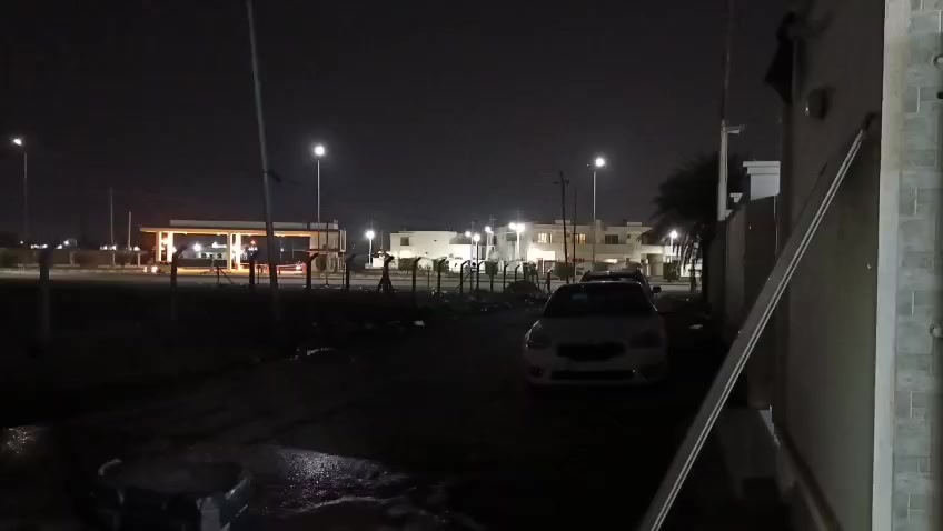 اعلان متوفر بيت للايجار بناء جديد قرب فلكة العلم مقابل مجمع السلام السكني يتكون من كلدور واستقبال وهول ومطبخ وصالة وغرفتين نوم ومجموع حمامات داخلية وخارجية مناور حديقة كراج ايجارة 400الف للاستفسار ***********
