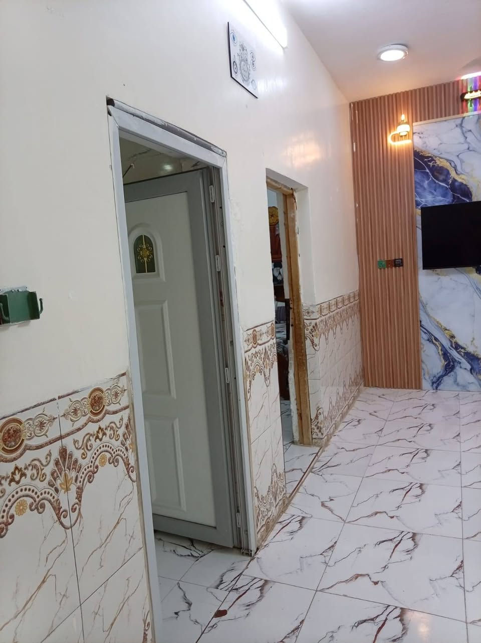 بيت زراعي للبيع مساحتة 140متر
جاهز من كلشي. ماي وكهرباء كافه الخدمات 
عنوانه الفرع لمقابيل الكليه البيطرية. نهايه الشارع. 
السعر 50وبي مجال بسيط يبعد عن الطابو فقط الشارع بينهن
للاتصال 
***********
