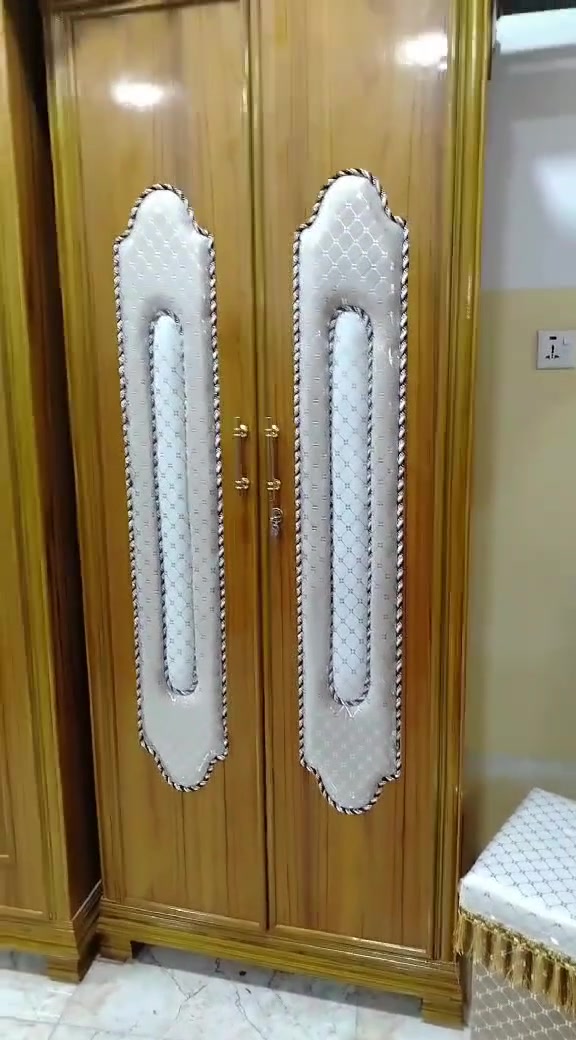السلام عليكم غرفه نوم لبيع خشب صاج ٥ ملم  مامستخدمه ابد جديده بعدها  مكانها موصل الجانب الأيمن راس الجاده أقرب نقطه داله مدرسه الرحمه رقم الموبايل  ***********
