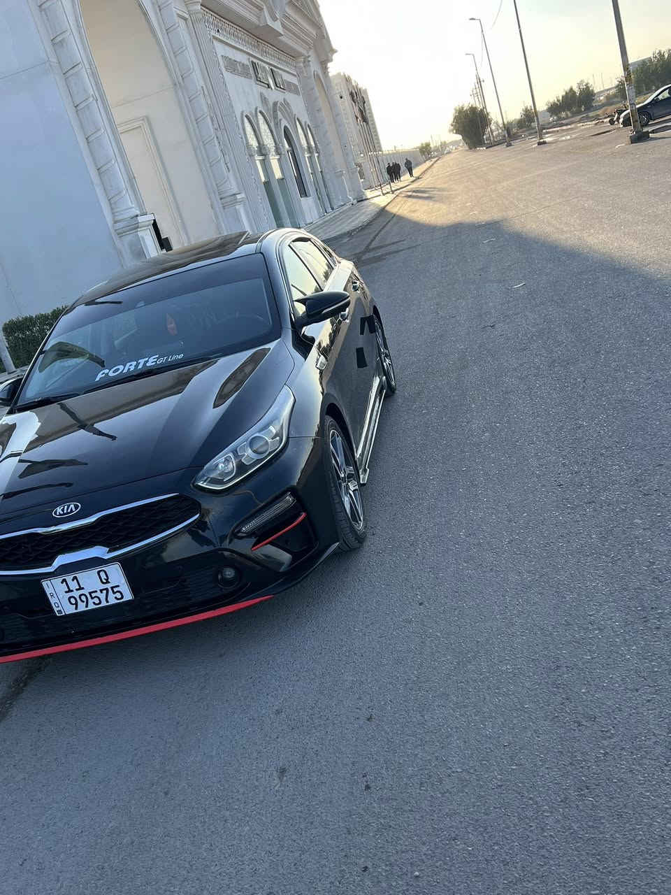 السلام عليكم 
فورتي موديل 19
وارد 
حادث جاملغ بنيد 
بدون دواخل شرط 
بدون ايرباك 
مكينه دوش 2000كبس 
كير إي تي المرغوب 

مواصفات 
فتحه سقف
اشاير مري 
تدفئه كشنات 
تدفئه ستيرن 
3انضمه قياده 
شاشه وكامره 
ورادر امامي وجانبي 
تبريد قطعتين 
لد امامي خلفي 
العنوان بغداد حي الفرات قرب عباس ابن فرناس 
السعر 135وبيها مجال انشالله 
رقم هاتف ***********
