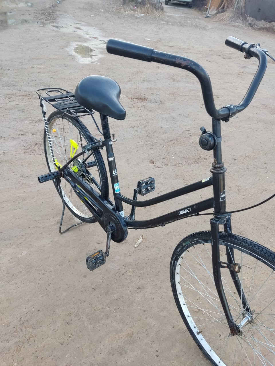 السلام عليكم 
باسكل حجم 26 شركه اوفيج شركه معروفه ومرغوبه 🚦
مديل 15 باسكل اخو الجديد نضافه فول كامل ماناقص برغي 🚦
الباسكل ويا جاملاغات و بريك كدام و غراض هديه ويا🚦
مكاني نجف حي نداء 🚦 السعر 95 استفسار خاص او تدك على هذا رقم ***********🚦
