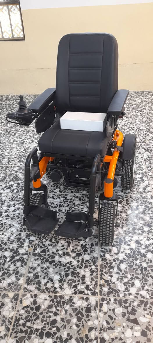 جديدة غير مستخدمة
ظهر عالي مع دعم للظهر
مساند يد قابلة للرفع
5 سرعات
للتواصل 
***********
مكاني التاجي ابوعظام ٢٤
