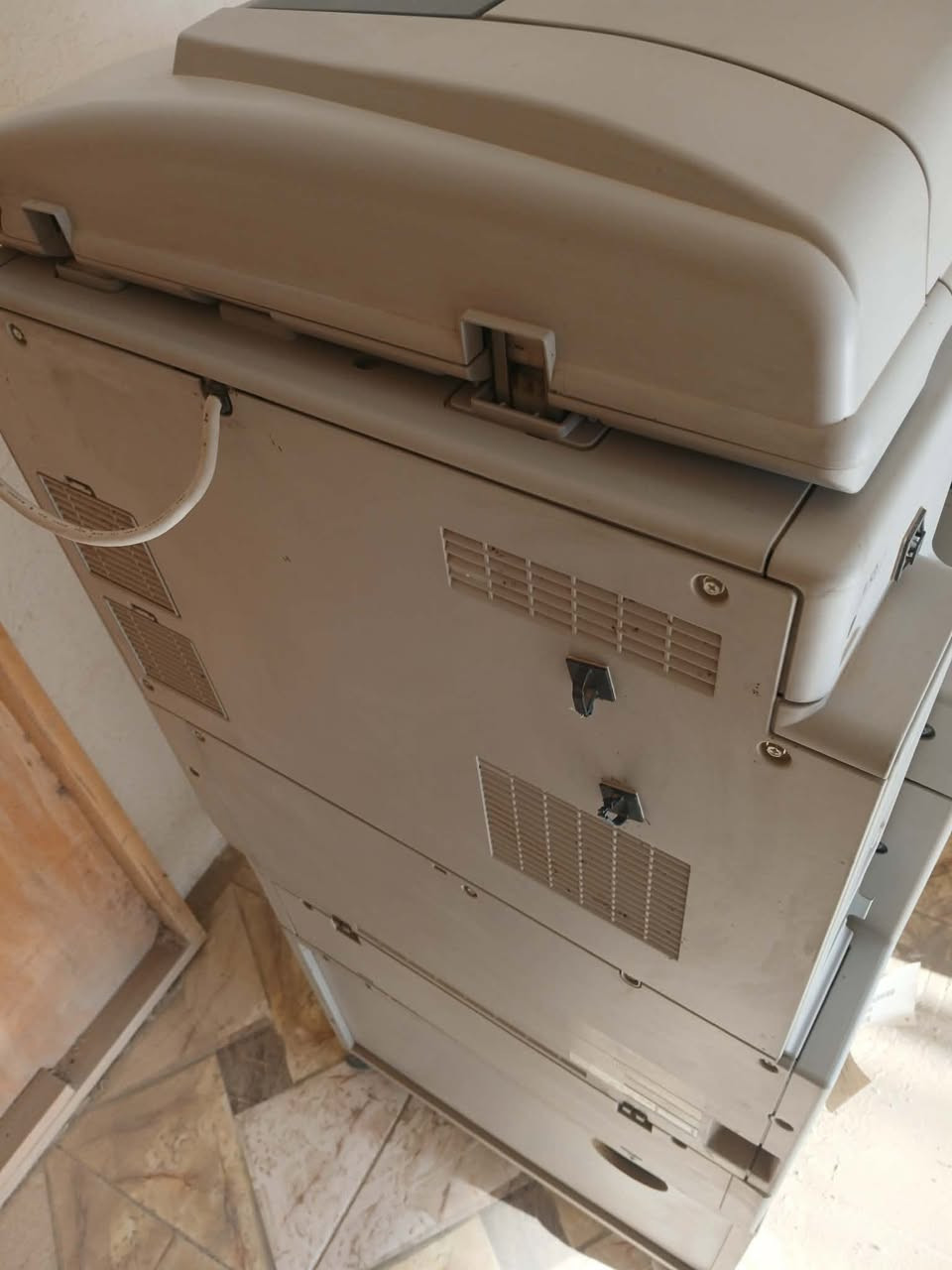 طابعه ريكو 401c.  ملون وعادي نظيفه جدا
للاستفسار 
 ***********
