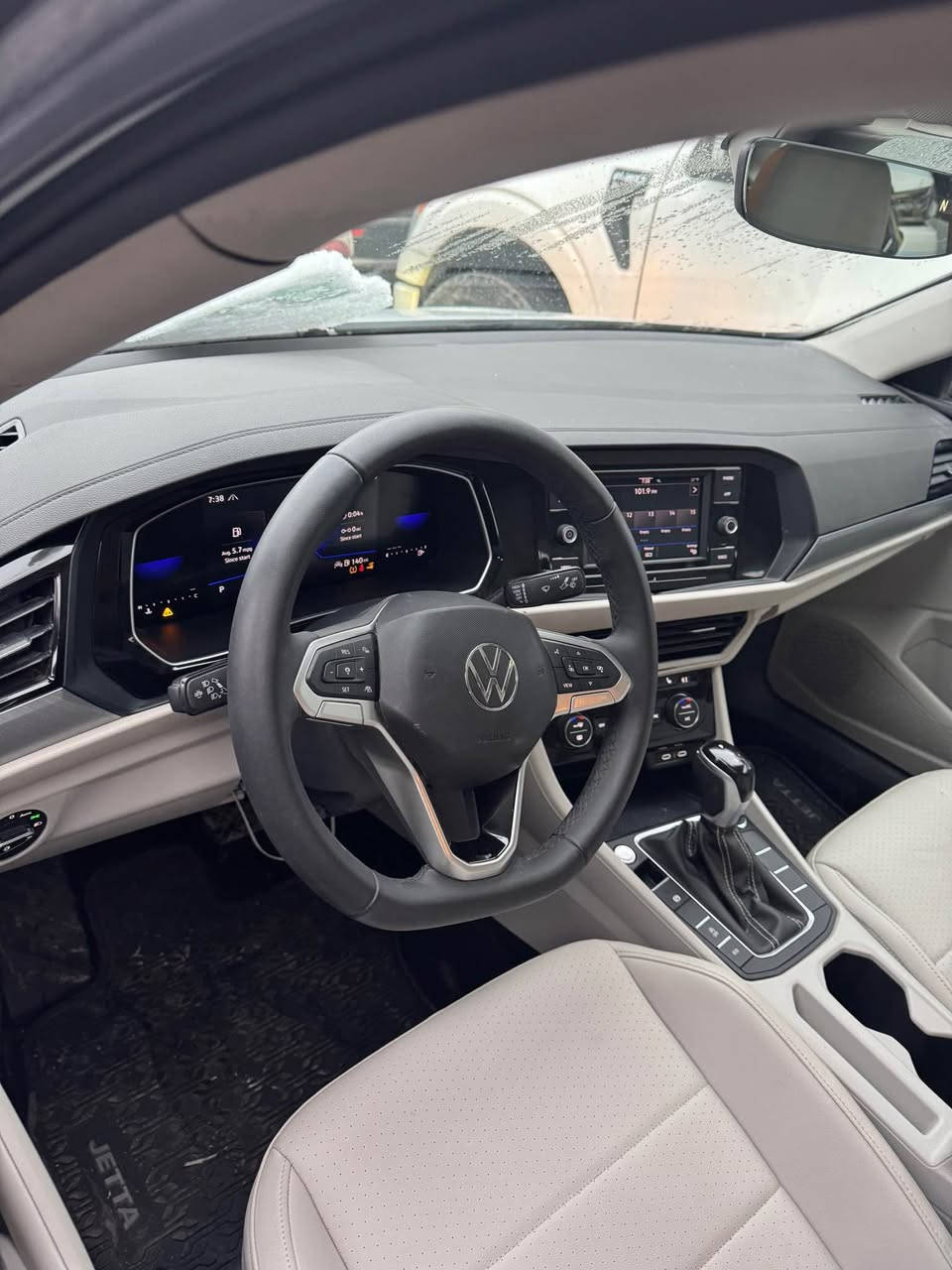 Volkswagen Jeeta SE PLUS 2024 
فولكسواغن جيتا اس اي بلاص ٢٠٢٤

فول فول مواصفات SE PLUS 🎖️
بانوراما و بصمة و دواخل بيجي و كشنات كهربائي و كشنات و سترن هيتر، رادار امامي و خلفي و جانبي و حساس، بريك بصمة و شاشة و كاميرة، لايت ليد و زينون و نظام ايكو و سبورت و نظام تراكشن و ويل كروم حجم ١٨ و بعد  ....

ثلاث قطع صبغ و بجم و خلفي كبس 👌
راديتر و مروحات كلها بلادية شركة
ضربتها بس بيها دواخل بالباب جهة السكن الامامي
 ٥ الاف ماشية و ارباك سترن و بردة طاك

كير محرك تبريد شرط مضبوط 💯
حجر و راديتر و رادارات بلادية شركة 💯
بدون رقم و يترقم محافظات شيمالية ✔️

سعر 🔥 142 و مجال
مكان عقرة "ئاكرئ" 📍
واتس اب و كورك ***********
*********** اكر, نينوى
