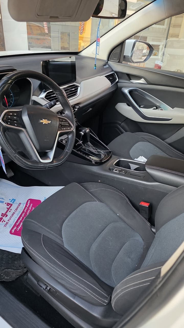 #شوفرليت#كابتيفا-بريمير #اعلى فئة فول فول مواصفات
موديل2022 وكالة المنصور خليجيه
مكفولة كفالة عامة , عدا طخه بطرف بالبنيد سويتها بارد والشغل محلو صبغتها ، وطخه بالصندوق هم بسيطه نسويلها سونار وتشوف بعينك 
ماشي ٥٣الف كيلو متر
6راكب 
محركV4-1.5تيربو-القدرة الحصانية148حصان مع ناقل حركة كير نوعCVTاتوماتيك
بصمة عدد2
العجلات المعدنية بقياس18بوصة
مصابيح أماميةLEDاوتوماتكية
مصابيح خلفية جديدةLED
فتحة سقف بانورامي
مرايا خارجية مع إشارات الانعطاف
تحكم في الصوت ومثبت السرعة من عجلة المقود(تحكم استرين اتجاهين)
وسادات هوائية عدد6（أريباك)
كآمرات عدد1
نظام صوتي مع6سماعات
نظام مراقبة ضغط الإطارات
نظام المساعدة على الركن الأمامي(حساسات امامية)
نظام المساعدة على الركن الخلفي
نظام الثبات الإلكتروني Auto Hold
USB , Type C , Bluetooth
شاشة لمس ملونة قياس 
شاشة العدادات الرقمية قياس7بوصه
تحكم تكييف أتوماتيكي مع وجود قطعتين تبريد
مقاعد مخمل6راكب
تحكم كهربائي بالمرايا الجانبية
رقم بغداد تحويل ثاني يوم
السعر ١٤٥ ورقه وييه مجال للطيبين
العنوان / بغداد / الكراده 

للمعلومات الاتصال على الأرقام التالية
***********
متوفر واتس اب على هذا الرقم
