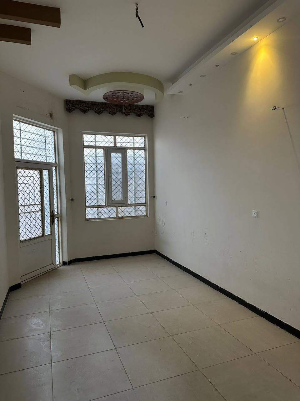 مشتمل للبيع

معمل الادويه العماليه

120 متر

على ساحه 

طابقين  3 غرف نوم  وباقي التفاصيل كامله

بناء طابوق
بناء. 2023
تحويل مباشر
فارغ وجاهز  ***********
