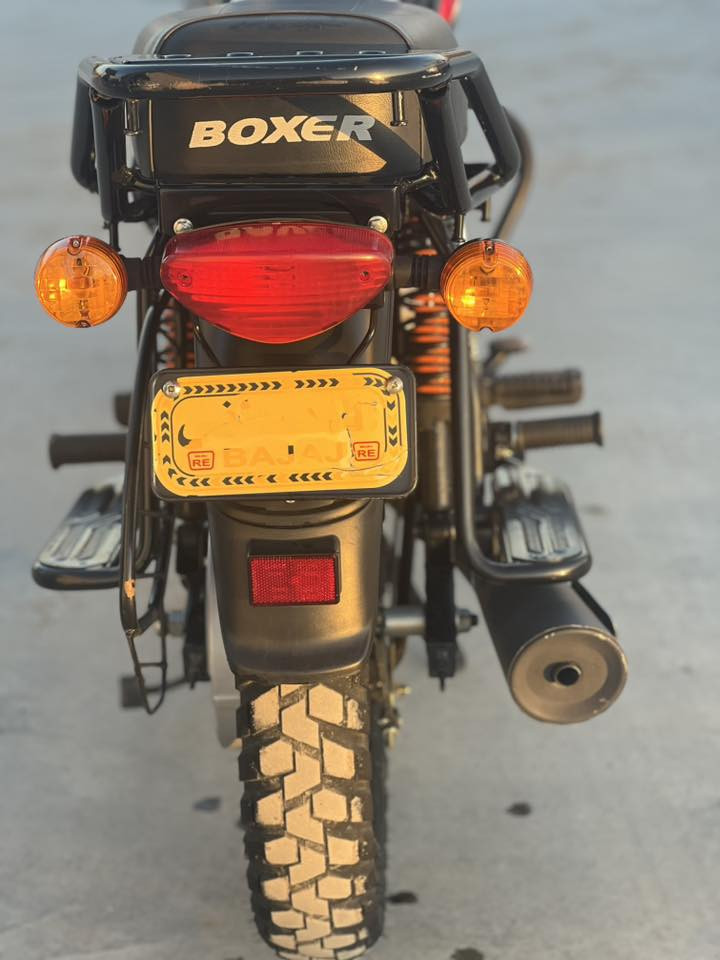 السلام وعليكم دراجة بوكسر موديل ٢٣ اوراق جاهزة تكدر ترقم هسه الترقيم مفتوح مابيهة نقص ولا برغي النظافة خير من الله مكان الدراجة ديالى ناحية جديدة الشط للاستفسار اتصل وادلل ***********
