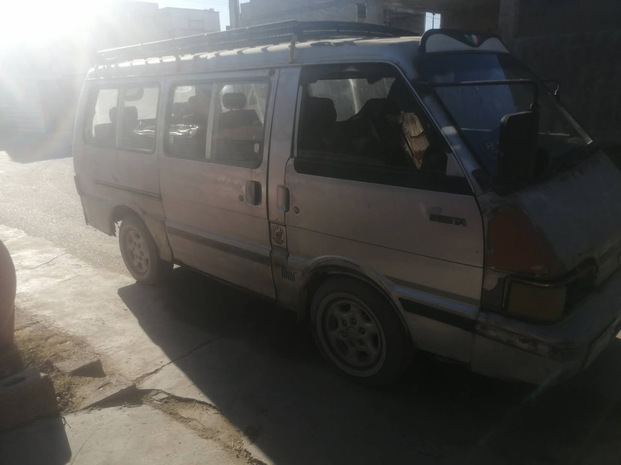 سيارة بستة ٩٤ بأسمي ثاني يوم تحويل، التفاصيل داخل الفديو وهذا رقمي ***********
