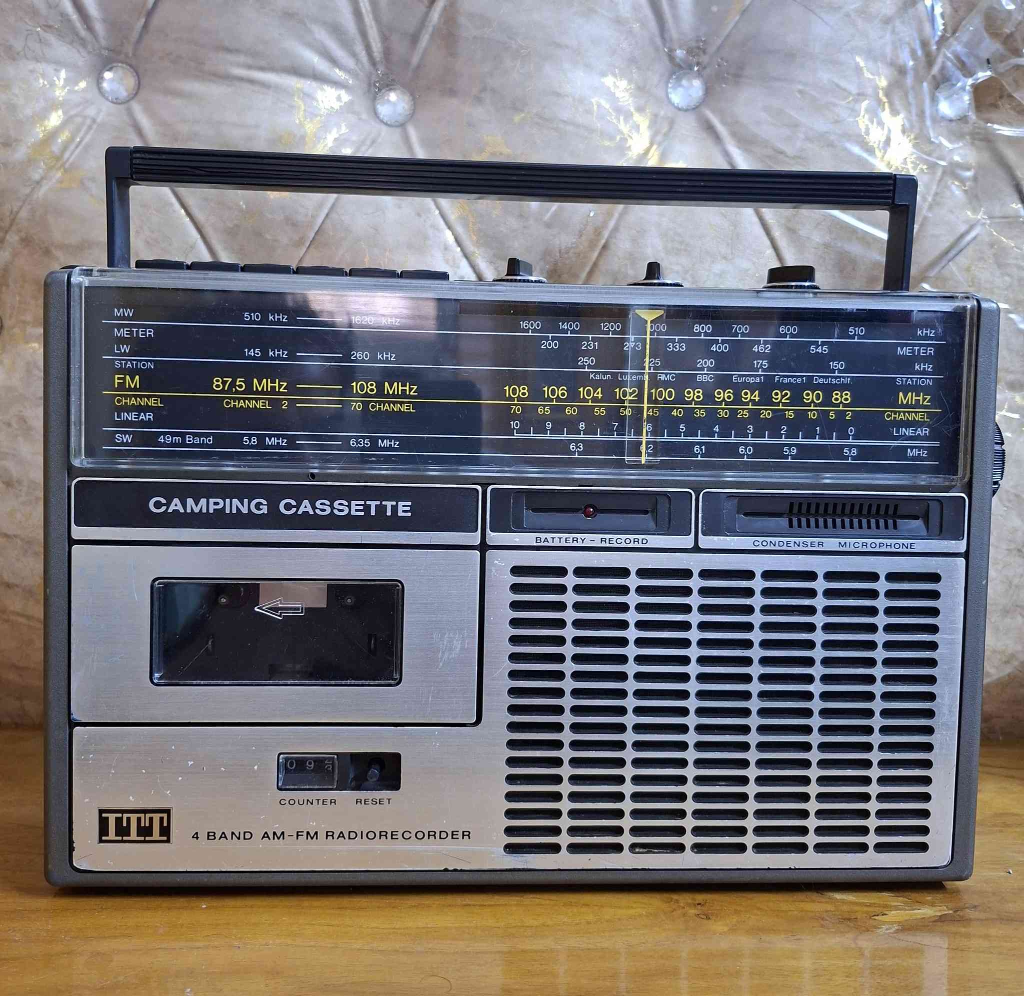 تحية طيبه جهاز مارگه  ITT  الماني 🇩🇪
صوت نقي  نظافه عاليه جداً  كهرباء  مباشر 
باتري عدد 6 وسط جهاز  بلاي وضع الشرگه 
 يوجد فيديو لتوضيح 
السعر خاص  ***********
