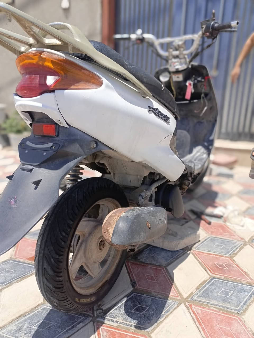 السلام عليكم
🛵دراجه دولفين للبيع 
مفتوحه مره وحده 
العنوان .الرميثه الجديده
الرقم.***********📞
السعر خاص
