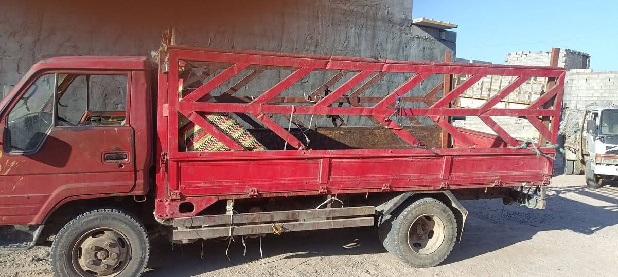 سلام عليكم تيوته للبيع تايرات جددحداديه نضيفه راعيه يمي تحول بسم لمشتري حصتها كاز 75جامات بيبان كله شغال بدي جديد 
مكينتها كايمه اريدها بسعر بس بدي 25وبيها مجال قليل موجود واتساب ***********
