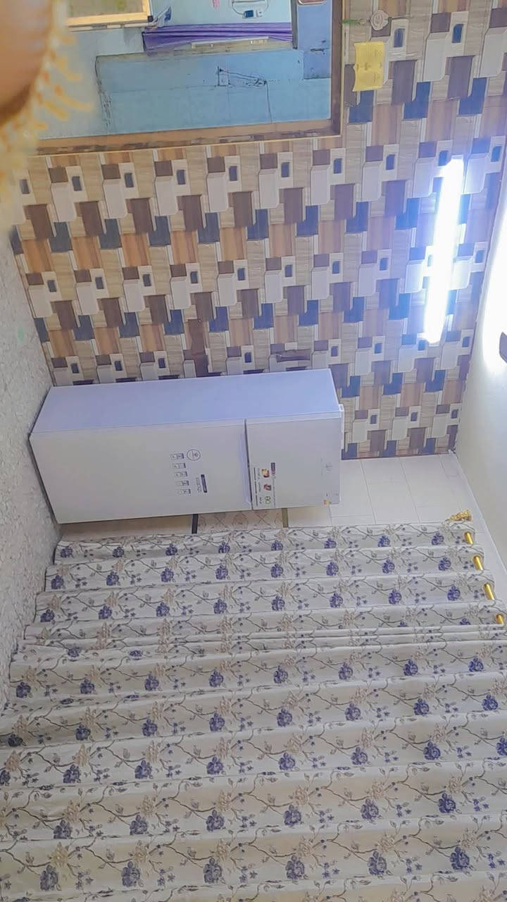 🏠 بيت للبيع في [الزعفرانية دور الشهداء] 🏠
​المساحة: [100 متر]{ طابقين) 
📞 للتواصل والاستفسار الاتصال على الرقم ( ***********)

