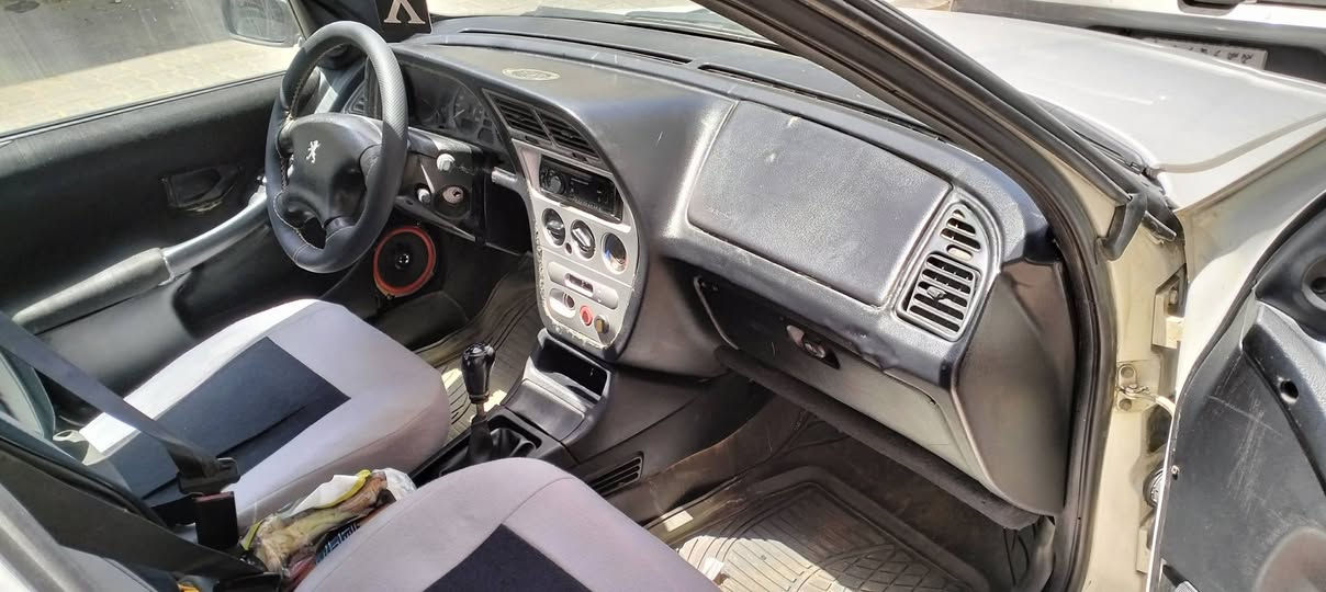 السلام عليكم بيجو 306للبيع مكينه كير مكفولات تبريد ثلج تدفئة كهربائيات جاهزة موديل 2002بأسمي السعر 45اوبيهه مجال مكاني بغداد الحرية هاتف ***********
