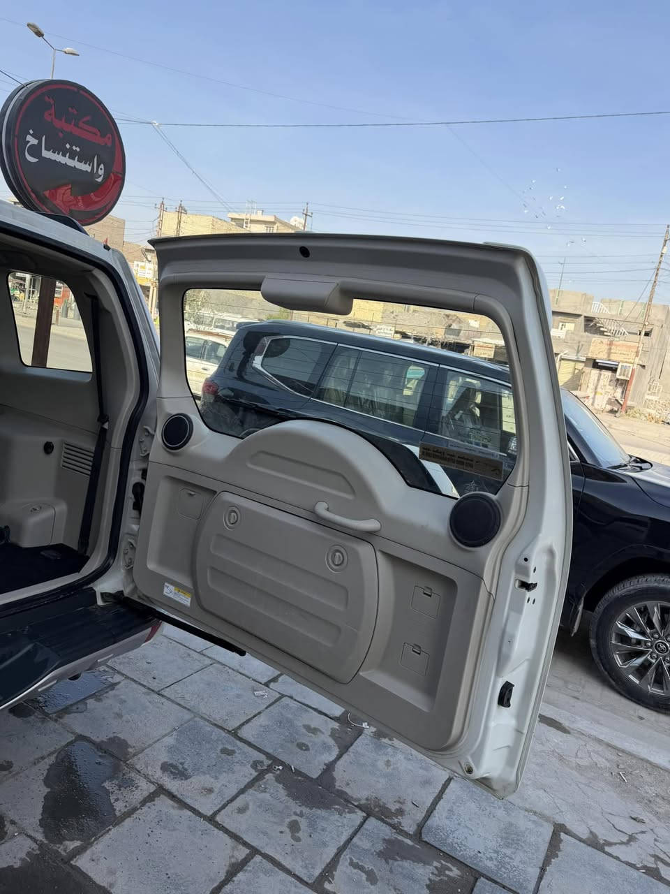 السلام عليكم باجيرو موديل ٢٠١٦ فول السياره حبتور كشنات جلد دمام فتحه سدر جديد تخم تاير لايت زنون شاد منضومه كفاله عامه السياره وعدك سونر على أيدي صاله ٧سنوات  السعر ٢٠٥ دفترين وخمسه رقم سليمانيه بسمي تريد تحويل تريد وكاله كيفك رقم تليفون ***********
