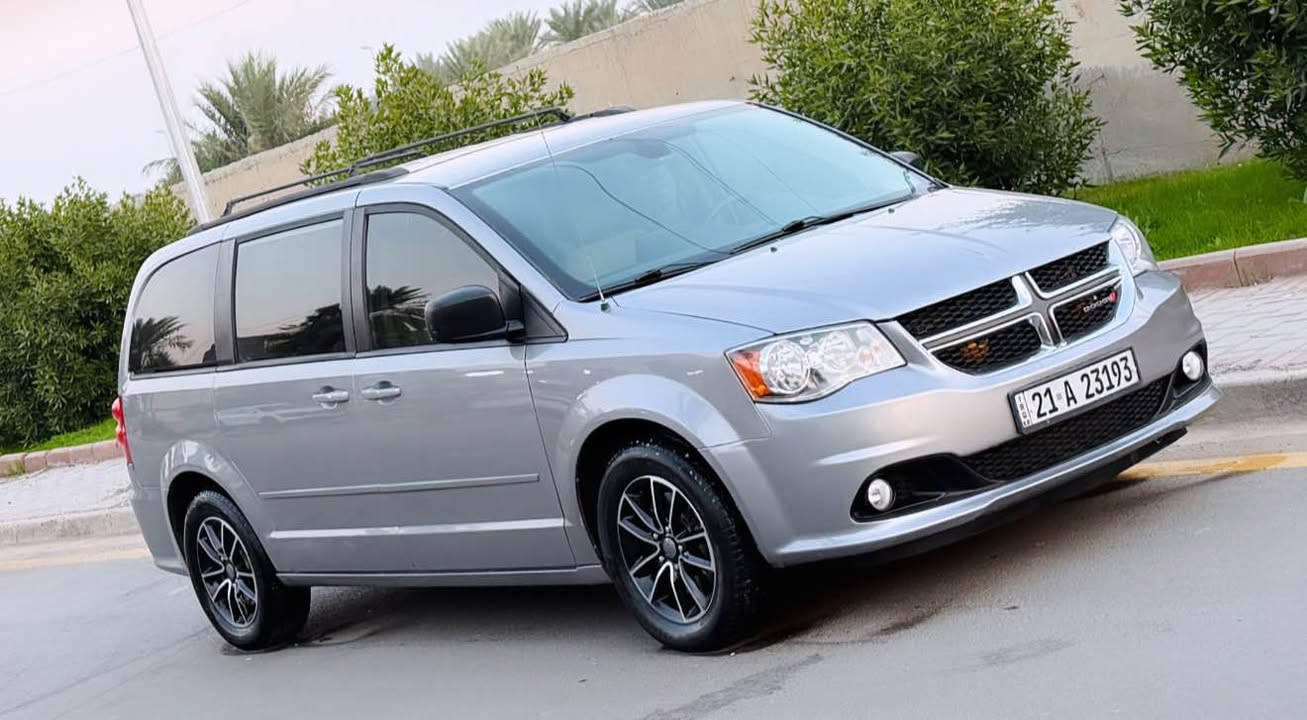 سلام عليكم 
دوج كرفان كراند موديل 2017
ماشيه 100ميل 
محرك ٦سلندر حجم ٣٦٠٠ كير اوتوماتيك شرط المحرك والكير ما مفتوح 
رقم سليماني دولي رقم وسنوية جديد شرط التحويل 
بيها قطعتين ونص بدون دواخل  
مواصفات sxt 
غرفتها جديدة لوك 
٧ راكب  كشنات سياحي بلع
 ٣قطع تبريد ❄️
جامات فتل كهرب
ابواب وصندوق ميكانيك
وشاشه خلفيه 
وتبريد ثلاث قطع 
تحكمات ستيرن كروز سرعة
نظام ايكو تقليل بانزين 
ويل كروم 17 
اخوان السياره جاهزه محرك/كير/صدر/تخم تاير /شرط لوك 
السعر154 $$ وبيها مجال 
مكاني بغداد 
*********** بغداد, العراق
