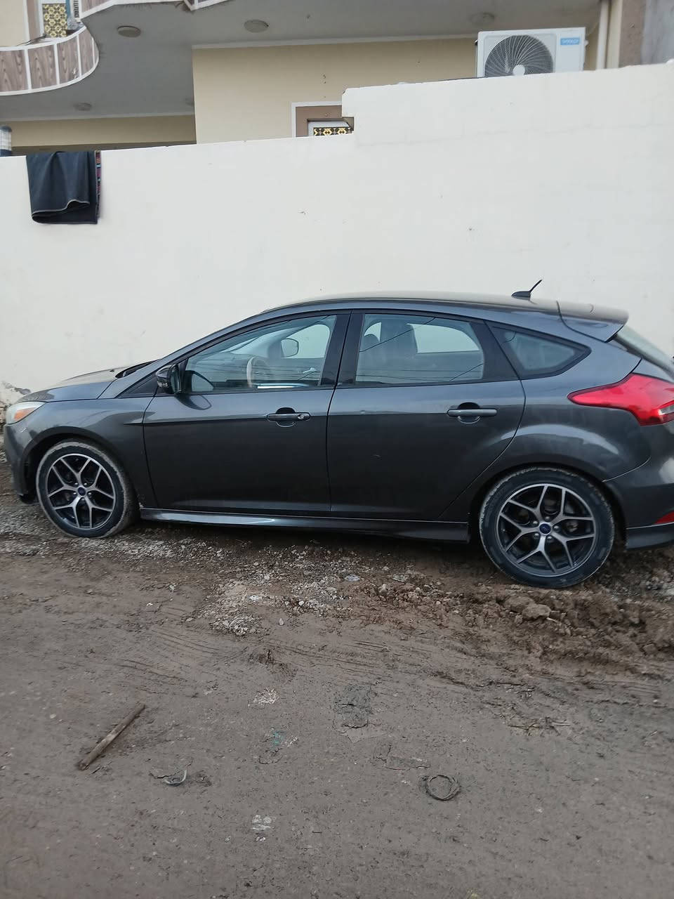 السلام عليكم سيارة فورد فوكس للبيع موديل ٢٠١٦كلين رقم بغداد جديد بسمي السعر ٨٠بي مجال المكان ديالى بعفوية. ***********
