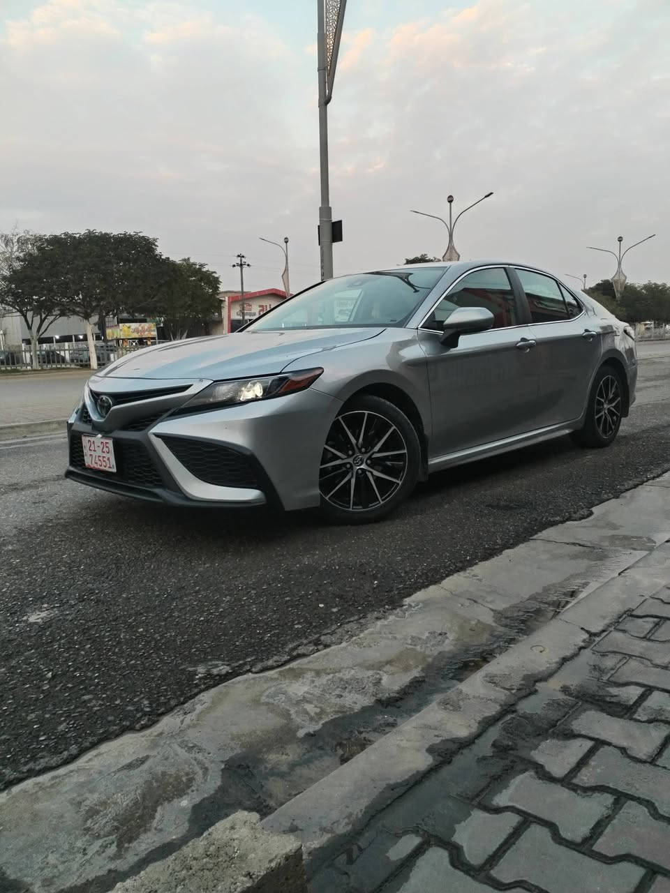 كامري موديل24اس اي  بدون حادث بدون غرق شرط كاتي بدون رقم مكان كركوك السعر 235وبيها  ***********
