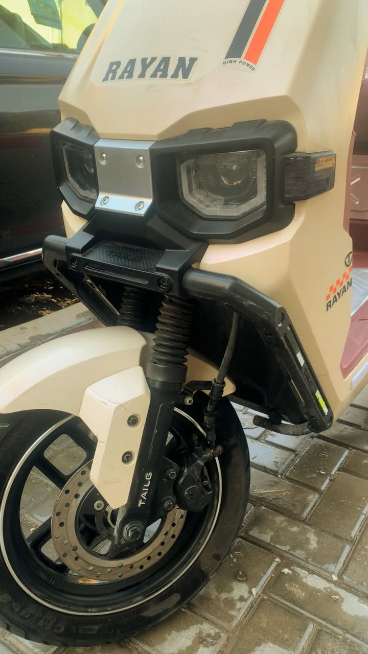 ريان وحش الكون vip للبيع 
تحتوي على سماعه mp3
ملف 2000
سرعه 80 حقيقي
نظام البك
نظام تثبيت سرعه
تمشي بالشحنه الوحده 80 كيلو حقيقي
عنوان بغداد سعرها 925 وبيها مجال قليل
***********
