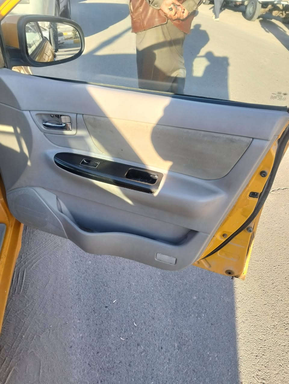 السلام عليكم جلي موبل للبيع مديل 2013 مكينه بلاديه ومكفوله من الضربه بيه بس بارد بصفحه السايق والحداديه خير من الله وباقي التفاصيل اتصال على الرقم *********** السعر 39
