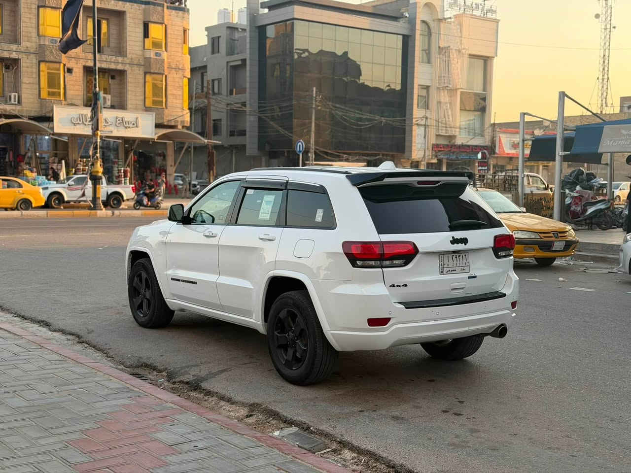 سلام عليكم جيب شيروكي البيع موديل 2018 سياره جاهره كير مكينه حداديه تخم تاير تبريد كله جديد سنويه جديده بسمي مداور ثاني يوم سياره بيه بابين رش صبغ فقط والباقي مكفول السعر 183 وبيه مجال المكان السماوه الاستفسار ***********

