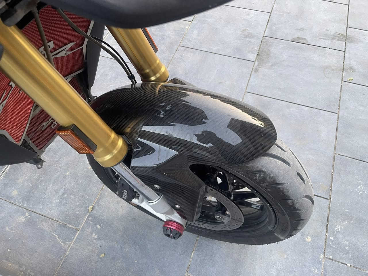 للبيع BMW S1000xr k49 موديل 2019
دراجة مرقمة لوحات سنوية باسمي تحويل بنفس اليوم 

دراجة مزودة بــ قطع كاربون فايبر تقريبا تعتبر فول كاربون 

مزودة بـ اكزوز كوبرا الماني المنشأ 

مزودة بـ شاشة navigation نوع  CHIGEEGO  

 مزودة بـ جهاز البرطاني المعروف عامياً HEXezCAN  لإضافة ملحقات مثل مجموعة اضائه وبزر هورن 

 مع قرص CD  لصيانة كافة الاعطال ومخططات الصيانه 

مع جهاز كشف الاعطار والبرمجة كودات  الجهاز معروف GS911 wifi  الجهاز يدعم فقط دراجات BMW  جهاز برطاني المنشأ 

دراجة ممشاها قليل استخدام شخصي  

صيانه دورية وتبديل زيت والفلاتر بمواعيد الشركة 

كافة التحكمات تعمل 

تحكم  suspension دبل امامي خلفي 

تحكم تثبيت السرعة 

تحكم في ABS 

تحكم تركشن كونترول 

تحكم  بنوع القيادة مثل مطري سبورت وداينمك 

مزودة ب ABS PRO 

صوت الدراجة  الاكزوز هو بوب كرون popcorn sound

دراجة قدرتها الحصانية 174 hp

Speed limit open 300 km

مزودة بـ انارة امامية ثانيوية تعمل عالي ناصي وتعمل فلاش مع الهورن 

نوع الفرامل الامامية (بريك) بريمبو 

نوع الفرامل الخلفية (بريك) BMW 

تاير امامي خلفي جديل تم ستبداله قبل شهر تقريباً  تاير امامي حجم 120

تاير خلفي حجم 200 

مزودة بصندوق خلفي حجم ٦٤ لتر نوع GIVI اليطالي 

معروضة بسعر 100 ورقة 

وبيها مجال للشراي


**إذا كنت صاحب هذا الإعلان وتريد حذفه لأي سبب، رجاءا أرسل رسالة إلى الدعم الفني**