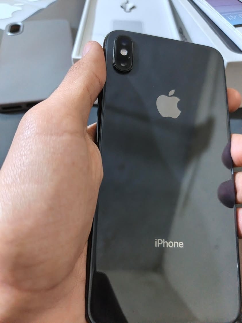ايفون اكس اس ماكس نضيف جدا ذاكره 256 مكفول من كلشي بطاريه اصليه 71 كامل ملحقات مابيه اي نقص شاشه مابيه خدش بس هاذ الاسق مضلل 

لون اسود كارتون مطابق السعر 240  وبيه مجال قليل  
مكان البصرة القبله ***********
