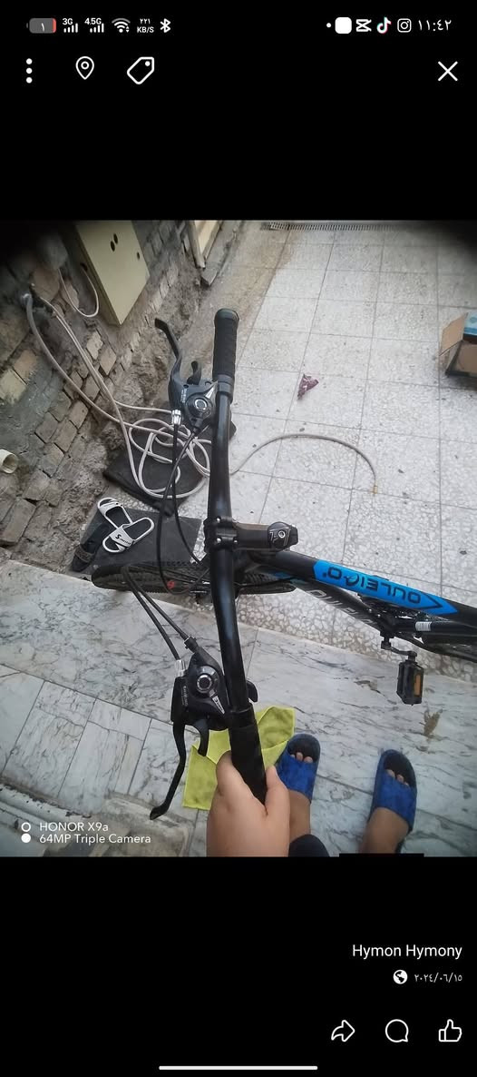 السلام عليكم ورحمة الله بايسكل حجم 24 صيني صجم مال تاير الخلفي واكع وآل البركات ميشتغلن المكينه  تشتغل وحده بس للبيع أو مراوس بطه 24 أو 26 السعر 70 وبي مجال رقم تلفون🩷 *********** العنوان الأمين الثانيه شارع الرامل
