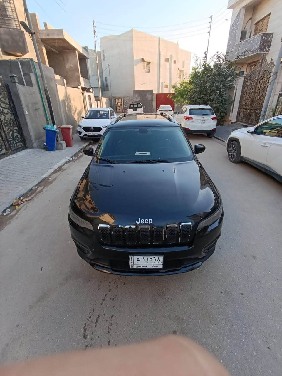 السلام عليكم 
جيب بزون موديل 19 لاتيدو فور ويل 
سياره مكينه جديده بجيس كير كفاله تبريد كفاله 
حادثه 4 قطع صبغ فقط 
سياره جاهزه من كلشي تايرات حداده 
مواصفات 
كشنات جلد
كشنات كهرباء
شاشه 
اندرويد اوتو
ابل كار بلي 
حساسات خلفيه
قطعتين تبريد 
باقي مواصفات معروفه 
سياره ناقصه شغلات بسيطه وبيها تلحيظات بسيطه 
السعر 120 بيها مجال 
العنوان البصرة 
*********** البصرة, العراق
