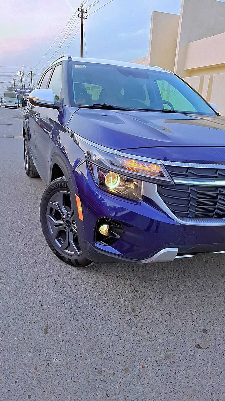 كيا سيلتوس امريكي موديل ٢٤ حادثها قطعتين بنيد وجاملق صبغ
الايرباكات سليمة 
مواصفاتها نص 
مكينة الفين دوش المرغوب 
بصمه 
رادارات جانبي وخلفي وامامي 
لدات واشابر بالمري 
اطفاء ذاتي وتشغيل عن بعد 
ماشية ١٦ الف 
تو كلر قماره بيضه 

وباقي المواصفات 
بدون رقم موجوده في بغداد حي اور معروضه ب ١٤٣$ 
***********
