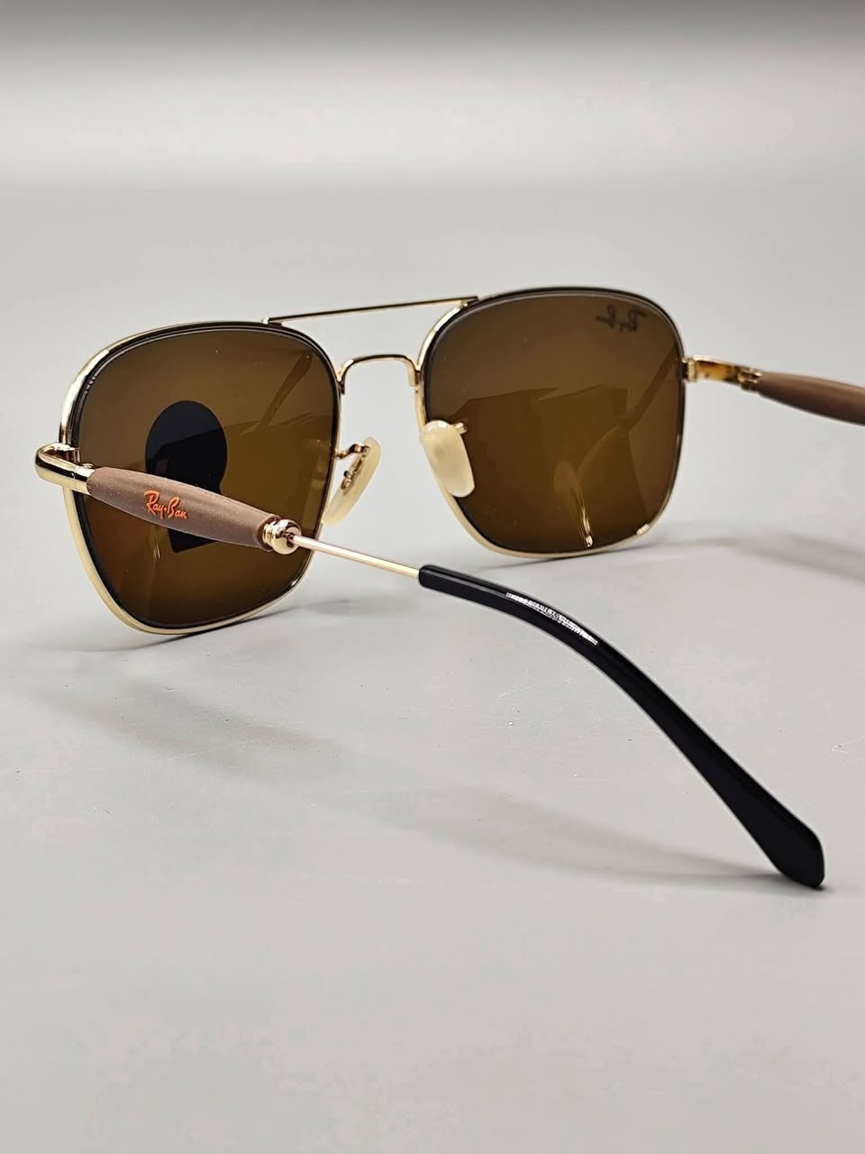 رايبان تمثل الجمال والتميز
عدسه زجاج سميك لون بني 
عدسه UV حمايه من الاشعات الضارة للعين
النضاره كجول ورسي
رياضي وعسكري
قياس 58
مختمه بل كامل بدن وعدسه
تأتي مع علبه حافظه للماركه كاملة المرفقات
كوالتي فول الفول

السعر 30 الف
 التوصيل مجاني لجميع محافظات العراق 

للحجز مراسلة الحساب ( ترسب رقمك وعنوانك الكامل)

اضغط لمتابعة الصفحه ليصلك كل ما هو جديد ومميز
من (انس براند للاناقه العامه) متجر الاقتناء والهدايا الفخمه


**إذا كنت صاحب هذا الإعلان وتريد حذفه لأي سبب، رجاءا أرسل رسالة إلى الدعم الفني**