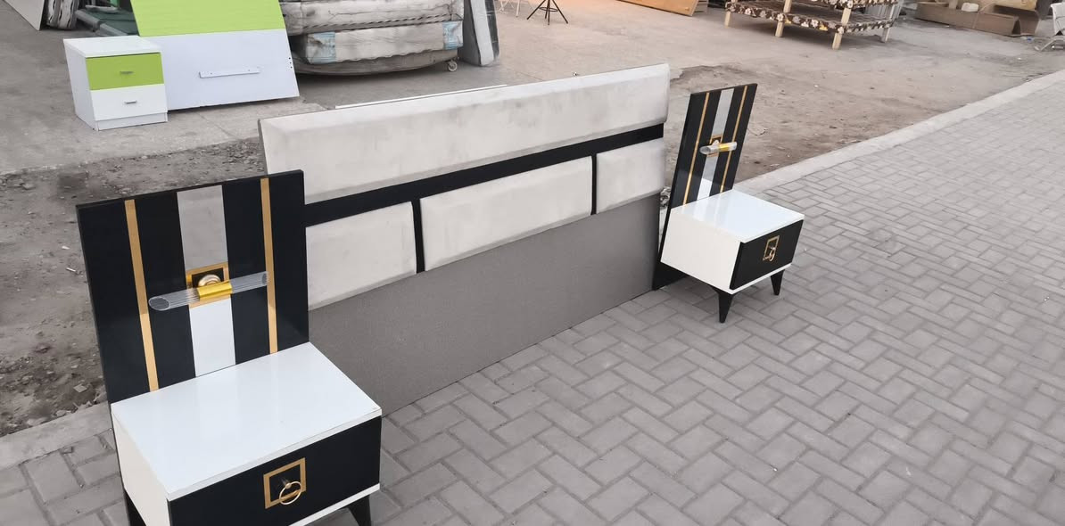 غرفه تركيه خمس قطع نضيفه اي ضرر مابيه جديده سعره ٤٥٠ ويه شد ونقل كامل اتواصل ***********
