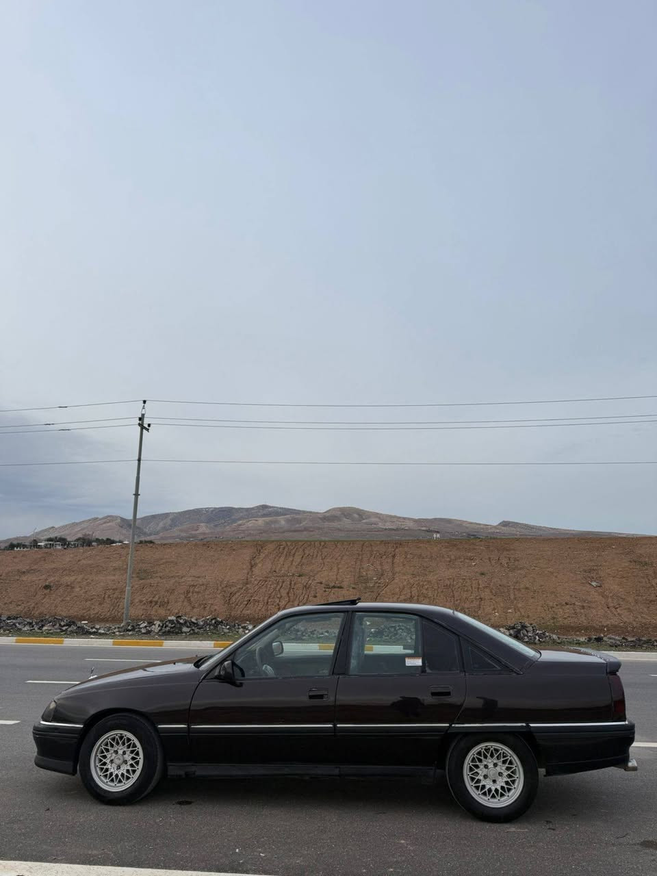 بەناوی خوای گەورە 
ئۆمێگا 20 تۆماتیک ئارم و سلایت بێ دەعم و لێدراو و عایس و ھۆکی بیلادی کارەبای مەزبووتە پانکە کارەباییە سەیارەکە زۆر پاک ماوەتە گێرو مەکینە و ئەکسلی بەشەرت ئارم ھەولێرە بێ کێشەو مۆدیلی 1992 عەنابی 
***********
*********** كويسينجاك, أربيل
