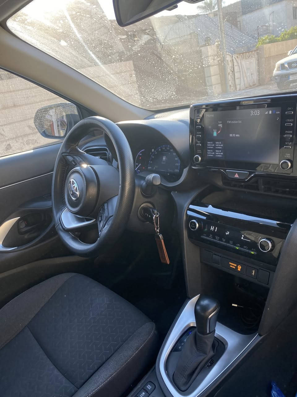 السلام عليكم
للبيع فقط

تويوتا يارس كروس هايبرد موديل 2023
Toyota Yaris Cross Hybrid 2023
محرك 1500 هجين (بطارية ليثيوم)

(اكثر سيارة اقتصادية من تويوتا)
صرفية وقود 36L ~ 600km
السيارة يابانية شاصي (J)

حادث جاملغ امامي وباب
سونار موجود راسلني
ماشيه 61 الف كيلو 
دفع امامي 130hp

رادار امامي حساسات خلفية كروس سرعة
تحديد مسار اوتو هولد مود درايف نظام EV
شاشة ديجتال ابل كار بلي اندرويد اوتو مري كهرباء

اشاير بالمري لدات نهاريه لايت زينون كاميرا دقه عاليه
كشنات مخمل رياضيه وياله رياضيه تبريد شاشة 
7 سماعات مانع تصادم وبعد بيها مواصفات

📌 كفاءة عالية في استهلاك الوقود
📌 تصميم خارجي جذاب وعصري
📌 مساحات داخلية جيدة لفئة SUV صغيرة
📌 تجهيزات أمان ومساعدة سائق (Toyota Safety Sense) 

صيانة كاملة من زيت وفلاتر
السيارة استخدام خفيف جاهزه

السعر مناسب 137 
السيارة جاهزه ونظيفه
رقم بغداد تحويل مباشر
عنوان بغداد حي 9 نيسان
للاستفسار ***********
