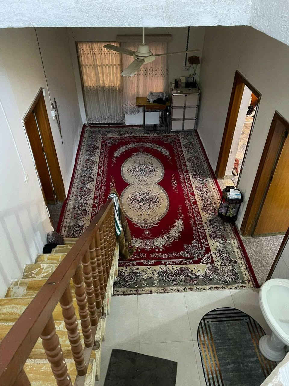 دار للبيع الموقع حي ١٧
1.المساحه ٢٥٠م طابو صرف وسنه البناء ٢٠١٥ بناء جدا نظيف  
2.يحتوي الدار ع ٤غرف نوم وصالتين واستقبال 
ومطبخ ومجمع صحيات داخليه وخارجية 
3.عرض الشارع اكثر من ١٠م شارع جدا هادئ ومناسب للسكن 
4.موقع الدار بالظبط خلف كوفي ريست 
للأستفسار ***********
