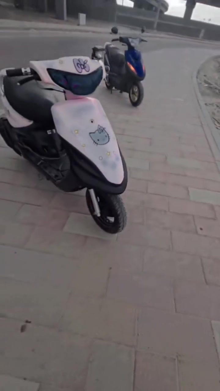 للبيع  ماكس قجمه كفاله عامه
مكينه بلاد مامفتوح بيها برغي
كهربائيات كلها شغاله
دراجه مال جناي ماشيه 8 الاف بس 
اي ستفسار ***********
اذا ما تشتري لا تراسل ولا تتصل

