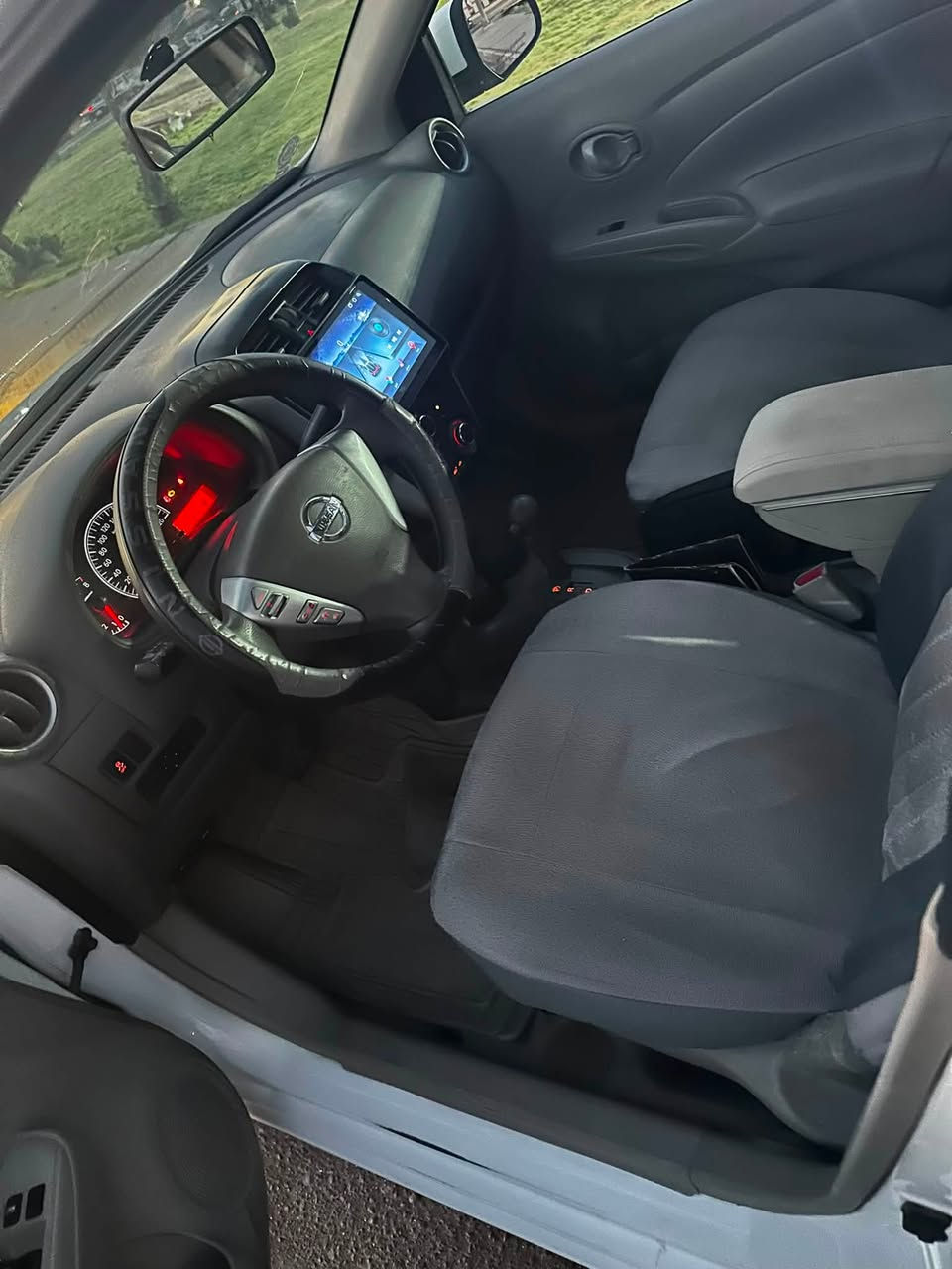 السلام عليكم عندي نيسان سني هندي بليته زركه موديل 2019 بدون صبغ بيها بارد بل جاملغ وجوه الرقم قبق جنطه السياره جاهزه على اخر حبايه بأسمي رقم وسنويه وهزه جديد السعر 100 وبيها مجال حك الجيه مكان السياره بغداد شهداء البياع رقم الهاتف ***********
