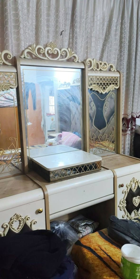 اسلام عليكم اخوان غرفه ماليزي البيع استعمال قليل بس. السعر 750وبيها مجال
‏‪0 776 296 0610‬‏
