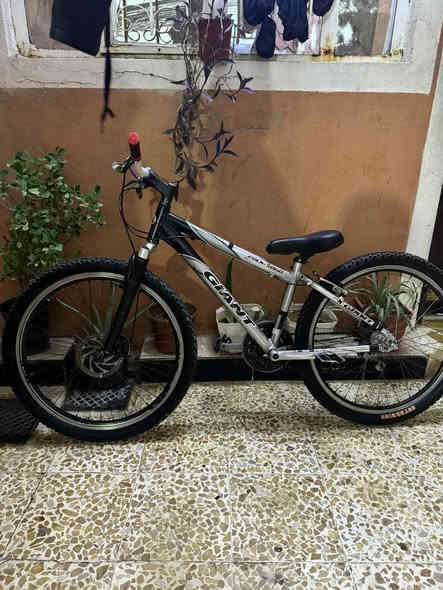 للبيع فقط 

GIANT 

 حجم 26

 تايرات جدد اصليات مال GIANT

كير خلفي 7 نمر  امامي 3 نمر مابي كير 

السعر 135 بي مجال 

مكاني موصل أيسر حي المزارع 

شراي اتصل ***********
