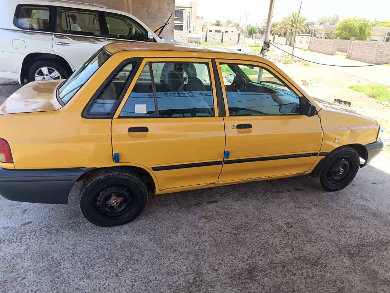 سلام عليكم من بعد استأذانك صاحب الكروب
سايبة للبيع 
بيها جاملغ بسيط 
بيها تبخير شي قليل 
ويحتاج تبديل عنبار بريك 
مصبوغة احزام 
والباقي كله نضيف 
سعرها 22 ورقة و بيها مجال 
العنوان / بغداد جسر ديالى الكرغولية 
الاستفسار / ***********
