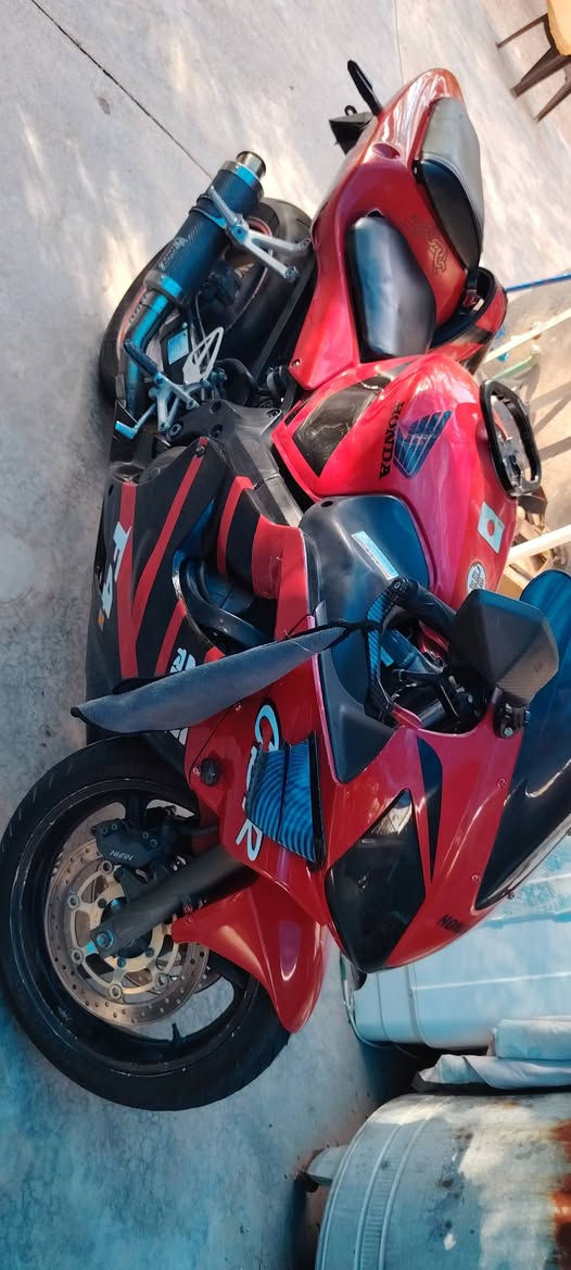 بطح  للبيع F4i 2004 600cc
السعر 28ورقه 
***********
