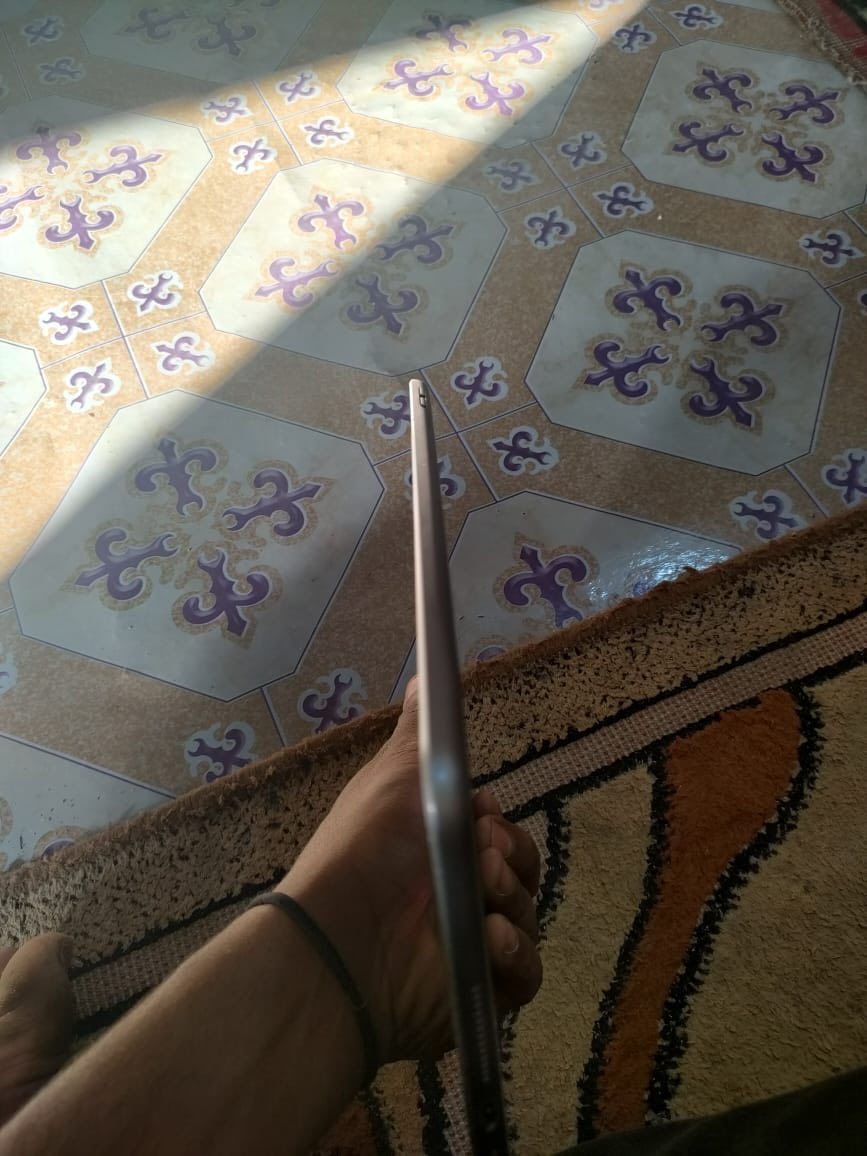 السلام عليكم ايباد iPad  7 ذاكره 128 الجهاز نضيف يخبل استعمال بيت كامل الملحقات شاحنه اصلي +كارتون مراوس باكس ماكس أو بيع مستعجل عليه 
رقم متواجد واتساب ***********
