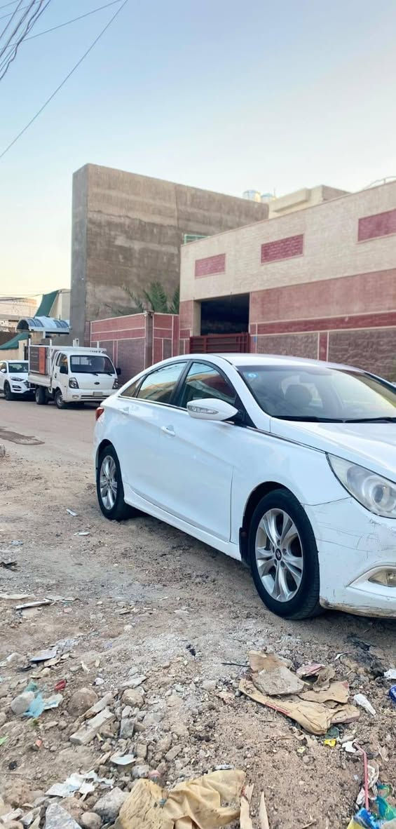 سوناتا ١٢ بصره خليجي كامله ما بيها نقص مكينه ٢٤٠٠ بيها شخوط موجوات صورهن قبل الصبغ تدفئه تبريد حداده حمدلله قبل سنتين فاتح كازكيت شغل نظيف سعرها ١١٠ بيها مجال مكاني بصره ابو الخصيب سوق محيله
***********
